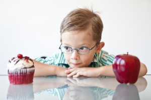 Child making healthy food decision 